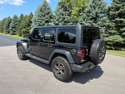 Used 2018 Jeep Wrangler 4WD Unlimited Sport image 3