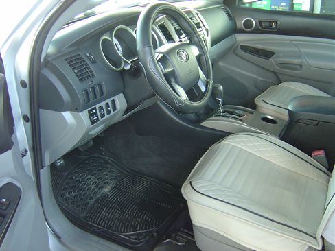 Used 2012 Toyota Tacoma PreRunner image 8