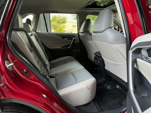 Used 2022 Toyota RAV4 AWD XLE Premium image 19