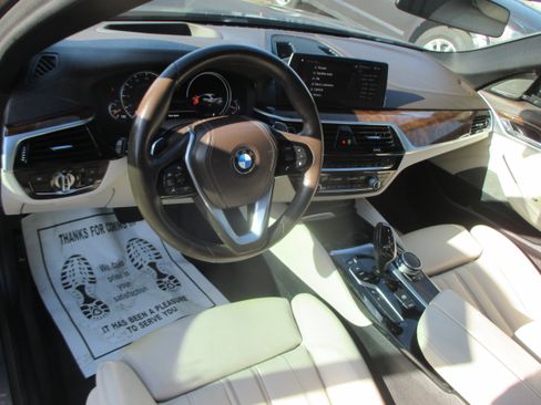 Used 2018 BMW 540i w/ Sport Package RWD image 9