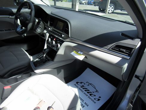 Used 2019 Hyundai Elantra SE image 25