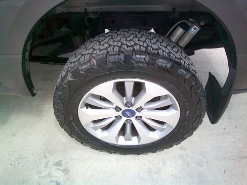 Used 2018 Ford F150 STX image 18