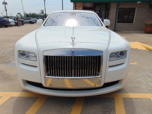 Used 2011 Rolls-Royce Ghost image 2