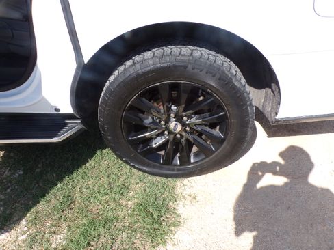 Used 2019 Ford Expedition Max 4WD XLT image 10