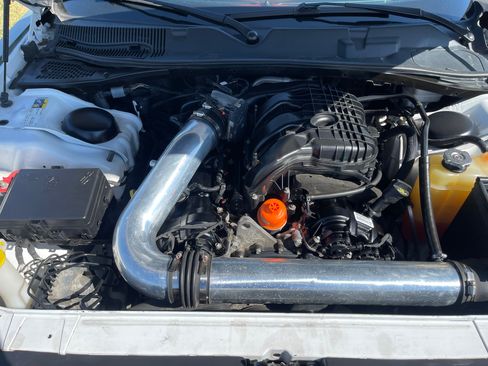 Used 2015 Dodge Challenger SXT image 12