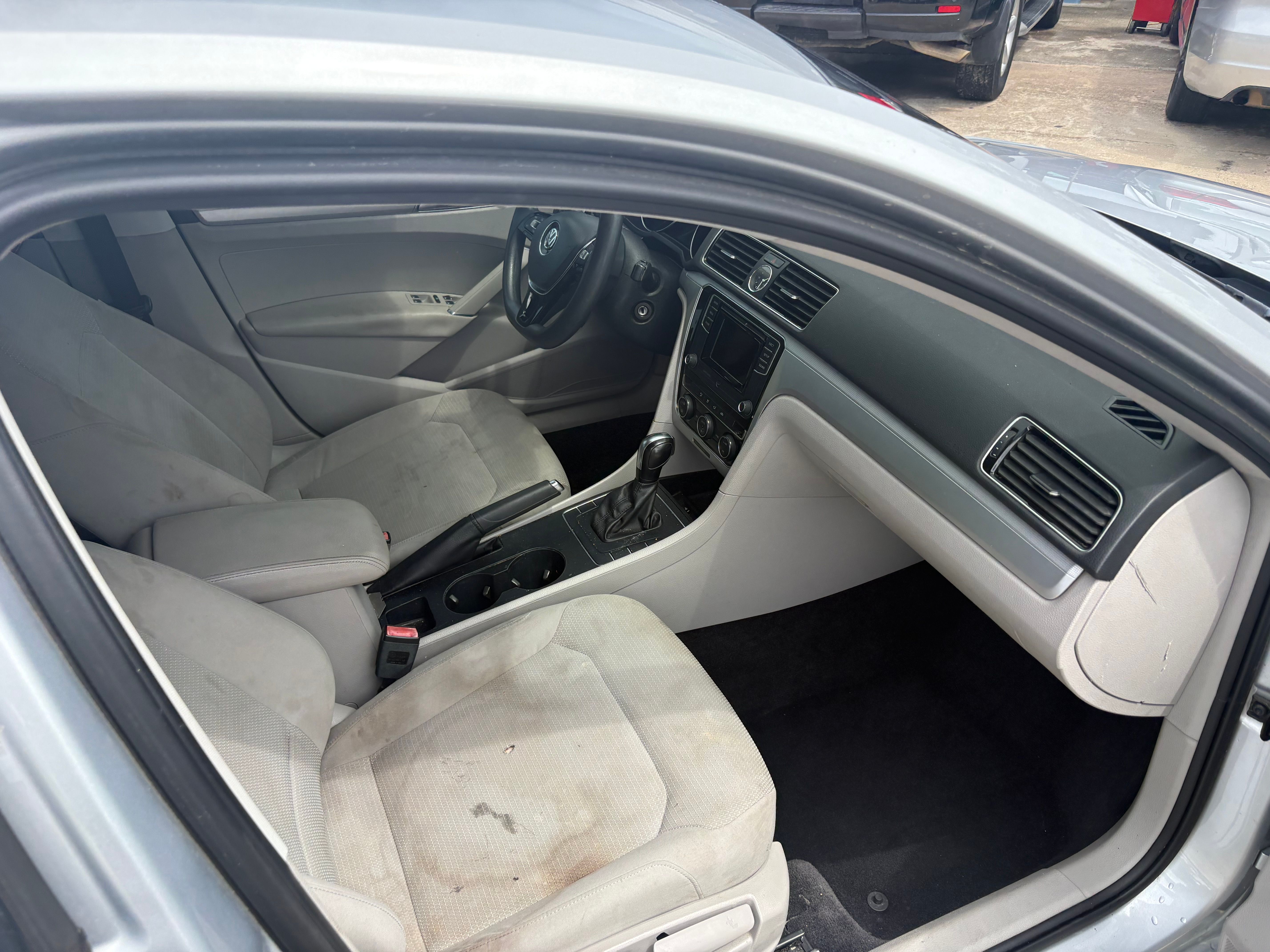 Used 2016 Volkswagen Passat 1.8T FWD image 9