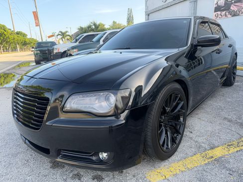 Used 2011 Chrysler 300 Limited RWD image 4