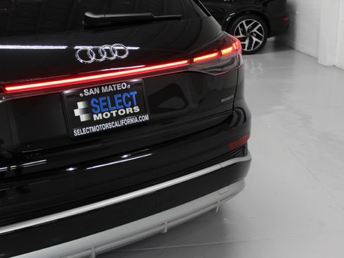 Used 2025 Audi Q4 e-tron Premium image 10