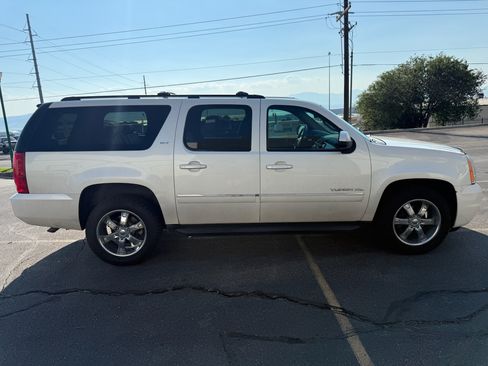 Used 2011 GMC Yukon XL SLT image 8