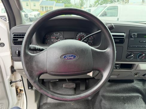 Used 2005 Ford F550 RWD image 16