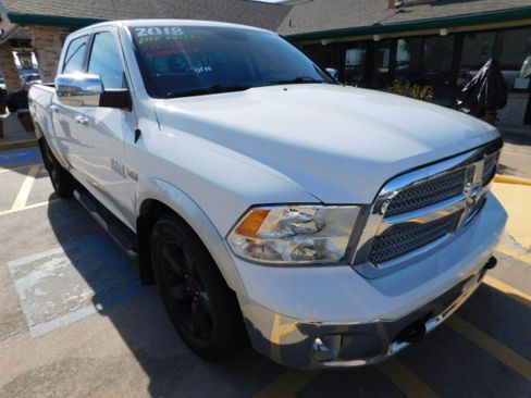Used 2018 RAM 1500 SLT image 1