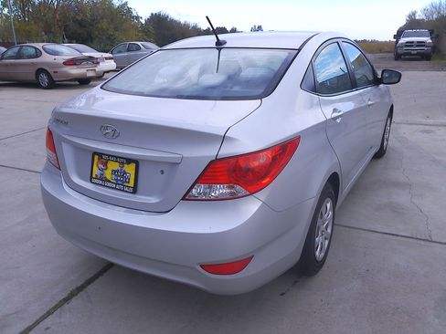 Used 2012 Hyundai Accent GLS image 4