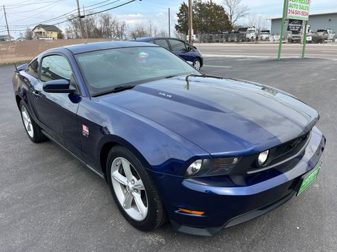 Used 2010 Ford Mustang GT image 3