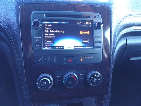 Used 2017 Chevrolet Traverse LT image 16