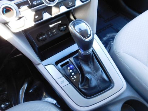 Used 2020 Hyundai Elantra SEL image 20