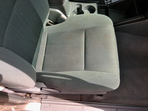 Used 2004 Nissan Frontier XE image 31