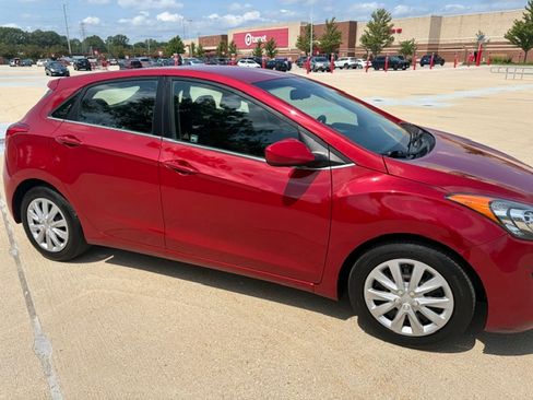 Used 2017 Hyundai Elantra GT Hatchback FWD image 5