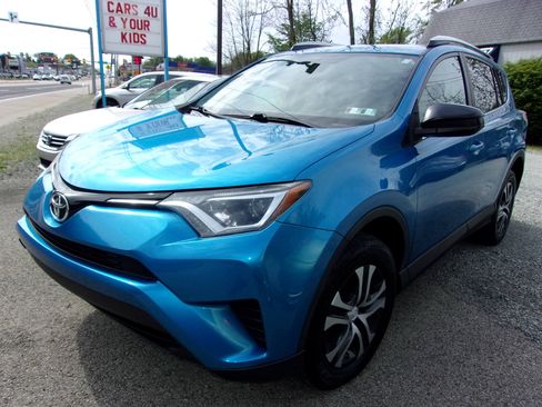 Used 2016 Toyota RAV4 AWD LE image 3