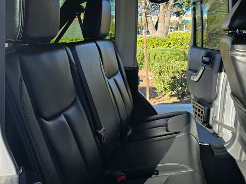 Used 2015 Jeep Wrangler Unlimited Sahara w/ Altitude image 26