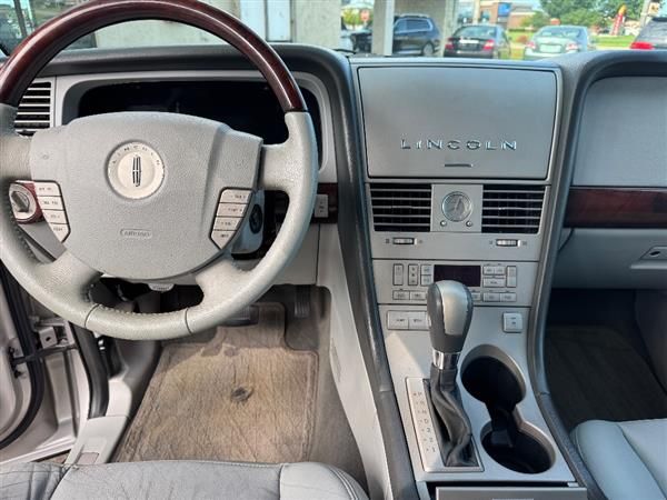 Used 2005 Lincoln Aviator Luxury RWD image 8
