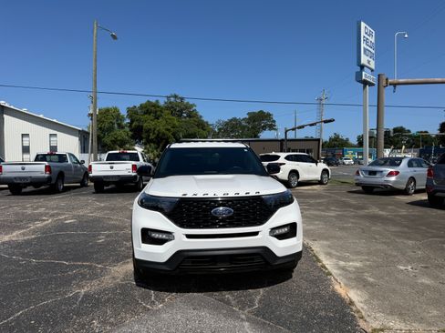 Used 2023 Ford Explorer 2WD ST-Line image 2