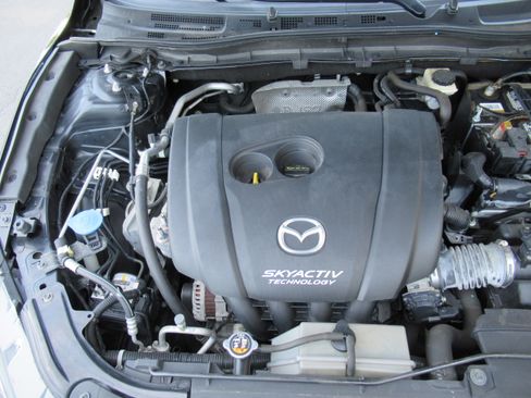 Used 2016 MAZDA MAZDA3 i Grand Touring Sedan FWD image 23