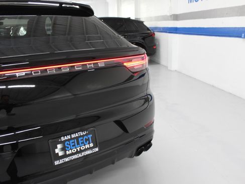Used 2020 Porsche Cayenne Turbo Coupe AWD/4WD image 9