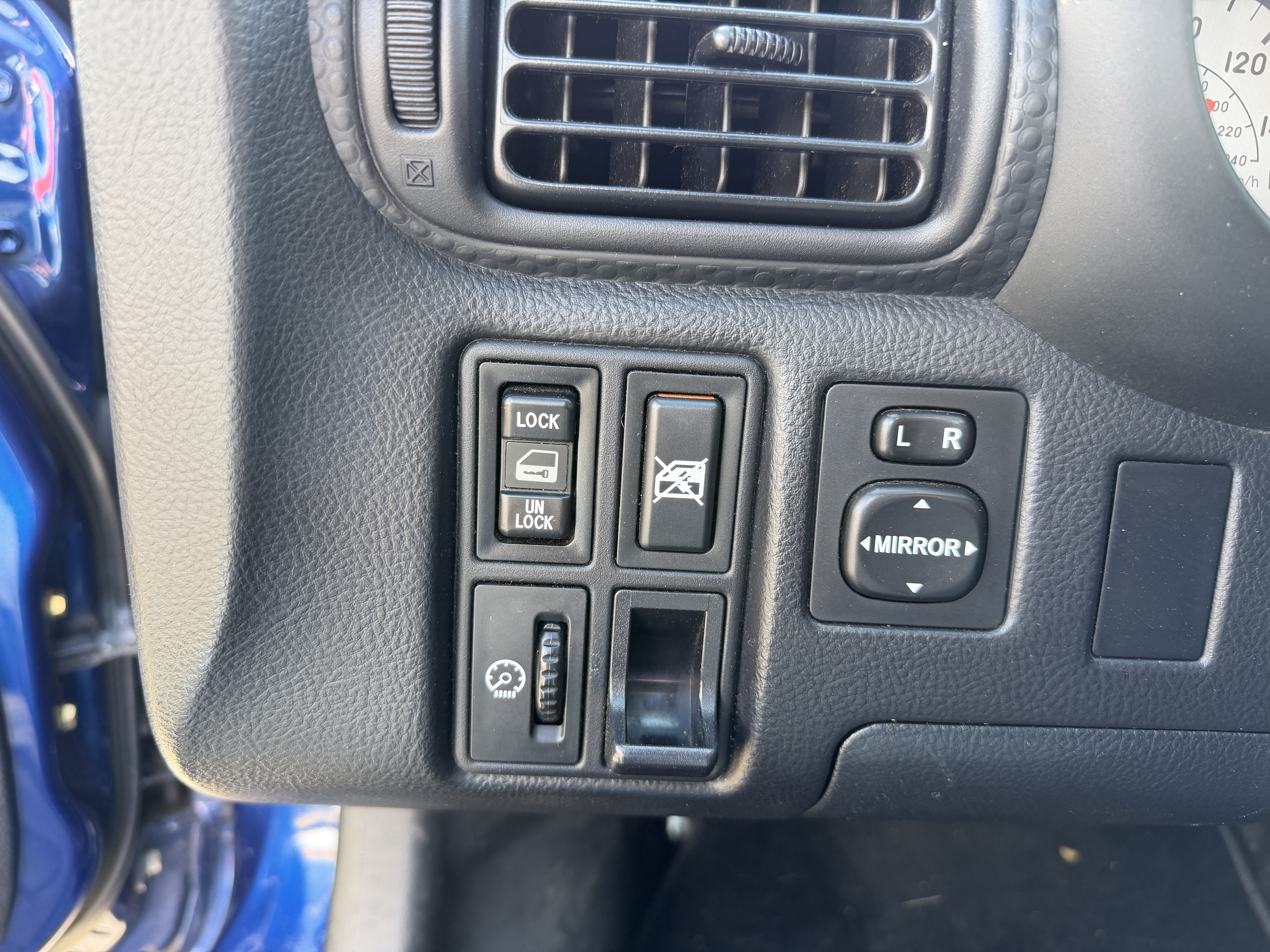 Used 2002 Toyota MR2 Spyder UNAVAIL RWD image 6