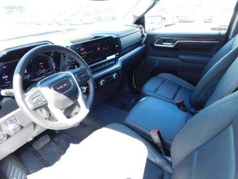 Used 2025 GMC Sierra 1500 SLT image 8