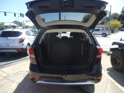 Used 2020 Dodge Journey FWD Crossroad image 3