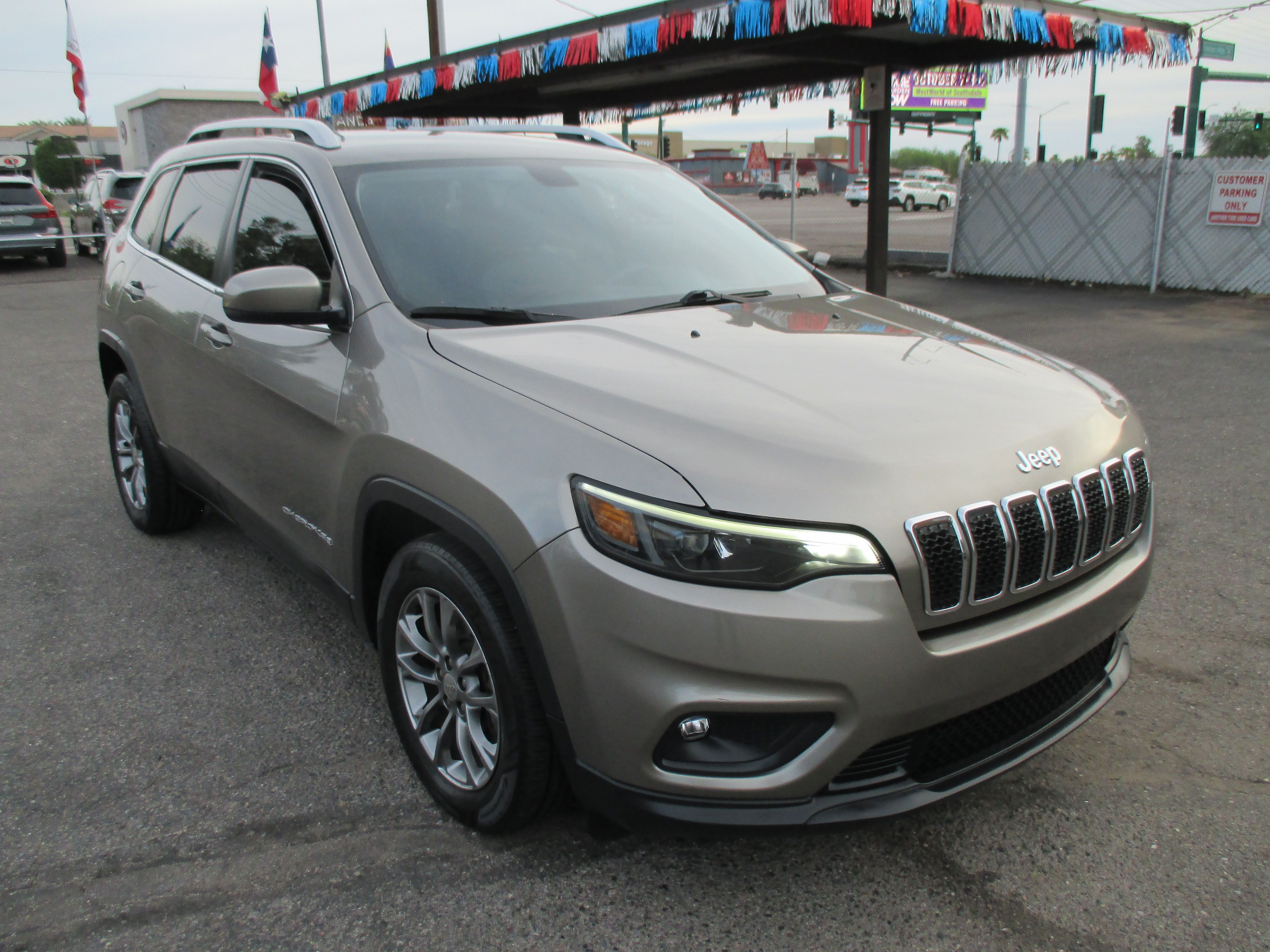 Used 2020 Jeep Cherokee Latitude Plus Sport Utility 4D FWD image 14