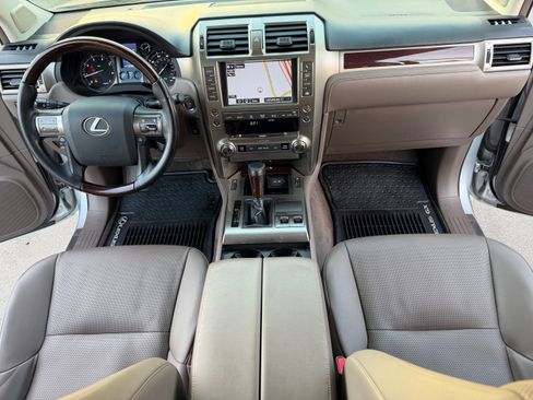 Used 2019 Lexus GX 460 image 29