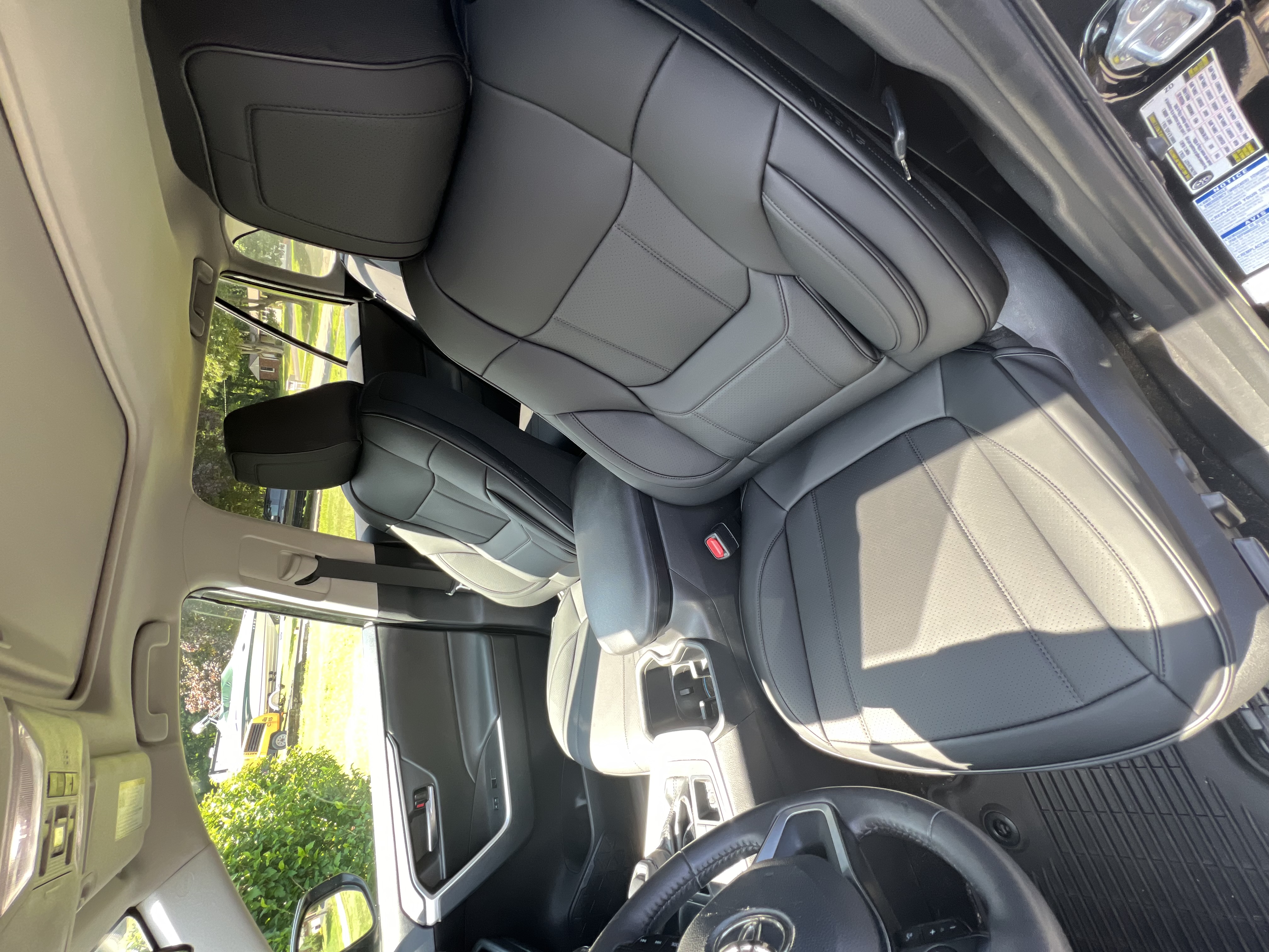 Used 2022 Toyota RAV4 AWD XLE w/ Convenience Package image 9