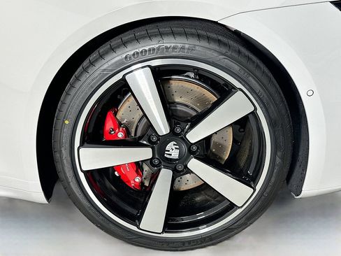 New 2026 Porsche 911 Carrera 4S image 33