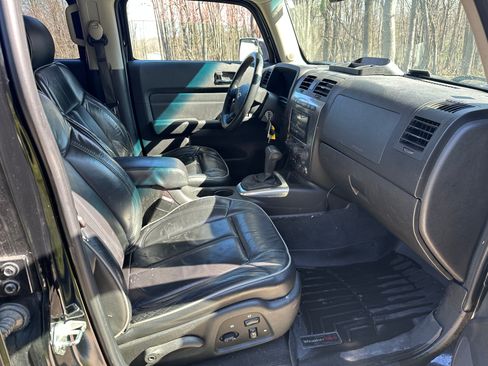 Used 2009 HUMMER H3T Alpha AWD/4WD image 3
