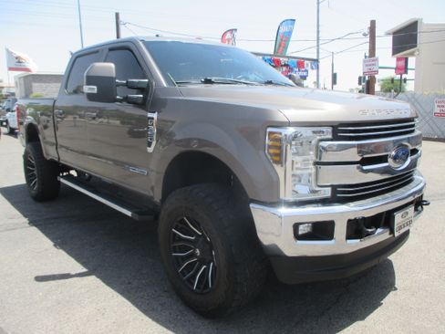 Used 2018 Ford F350 4x4 Crew Cab Super Duty image 1