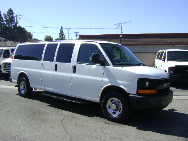 Used 2015 Chevrolet Express 3500 LS Extended Passenger RWD image 3