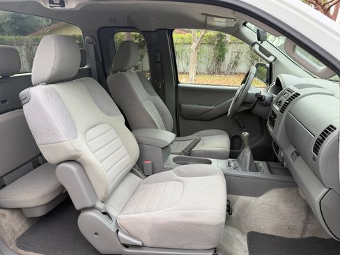 Used 2013 Nissan Frontier S image 16