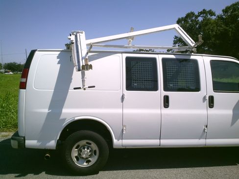 Used 2017 Chevrolet Express 2500 LS RWD image 2