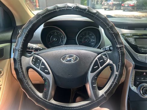 Used 2013 Hyundai Elantra Sedan FWD image 11