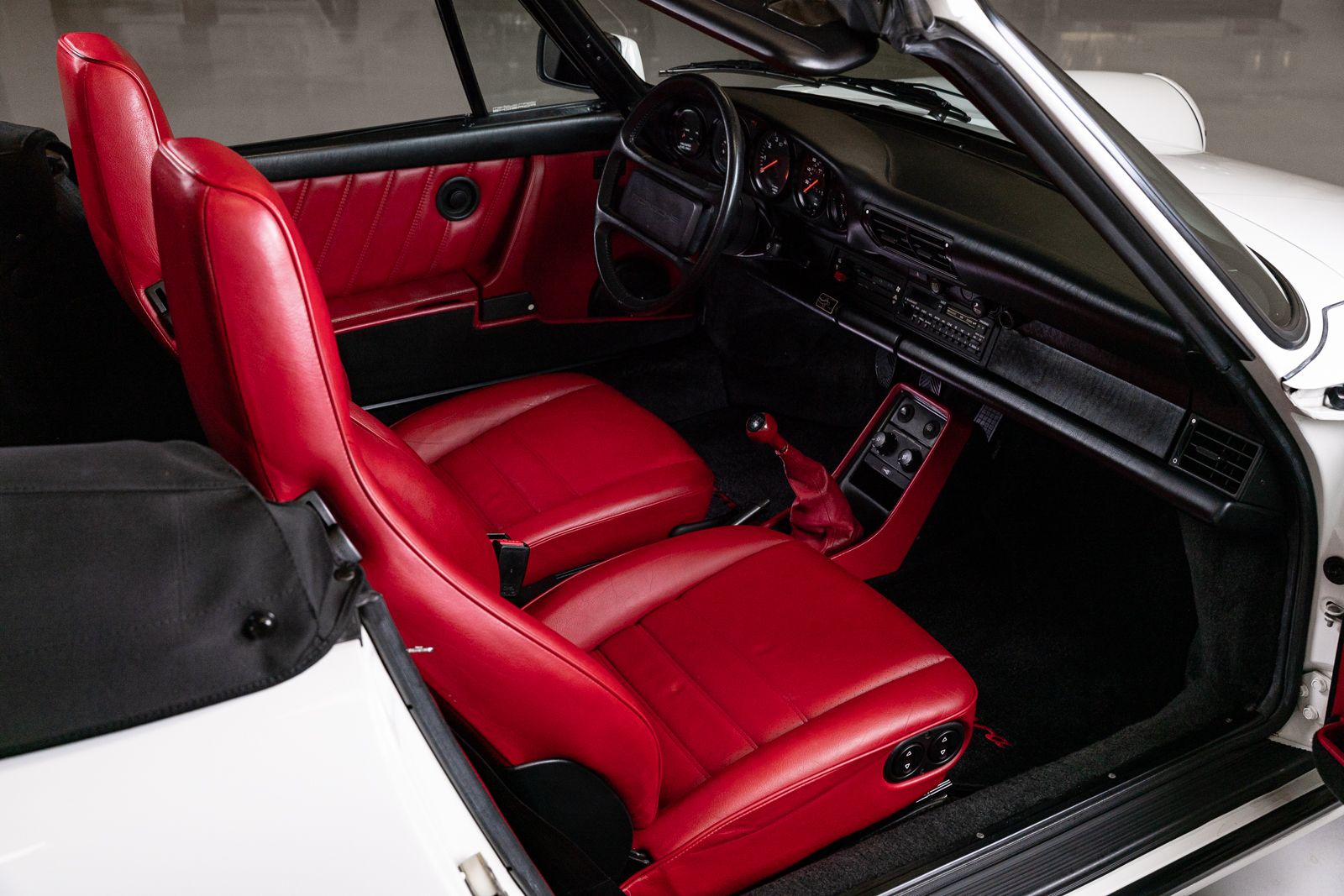 Used 1989 Porsche 911 Carrera Cabriolet RWD image 69