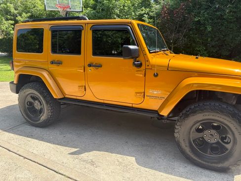 Used 2014 Jeep Wrangler 4WD Unlimited Sahara image 6