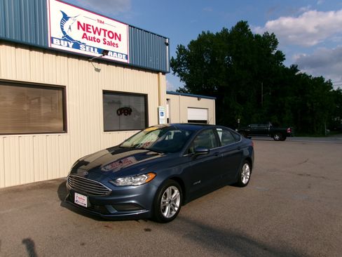 Used 2018 Ford Fusion S Hybrid FWD image 2