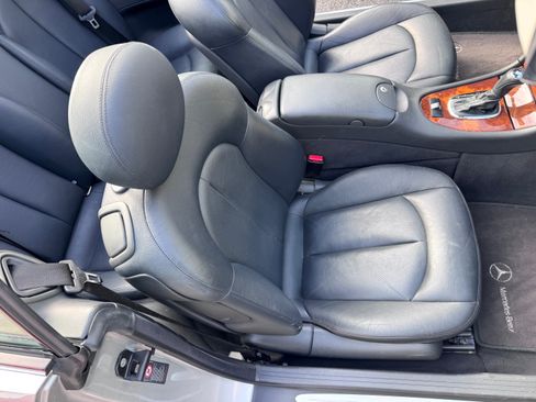 Used 2005 Mercedes-Benz CLK 320 image 18