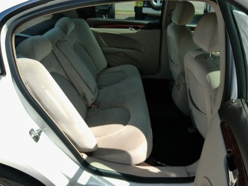 Used 2008 Buick Lucerne CX FWD image 25