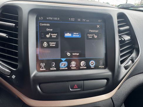 Used 2017 Jeep Cherokee 4WD Limited image 19