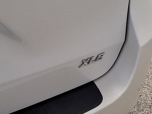 Used 2015 Toyota Sienna XLE image 26