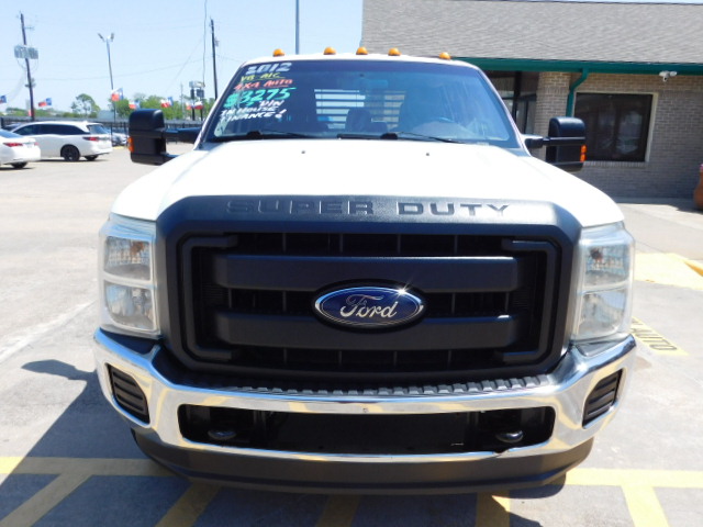 Used 2012 Ford F350 4x4 Crew Cab DRW Super Duty image 3