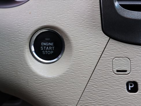 Used 2013 Toyota Sienna XLE image 25