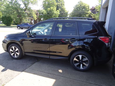 Used 2017 Subaru Forester 2.5i Premium AWD/4WD image 7
